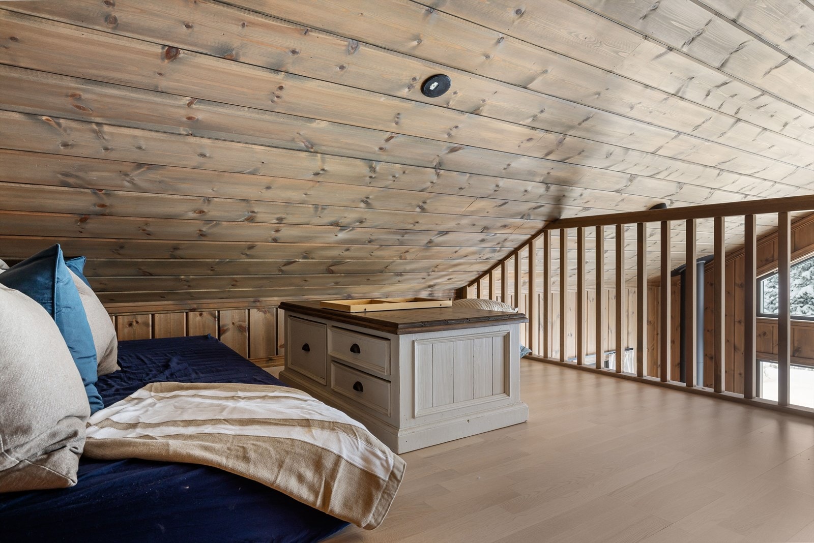 Hems med plass til diverse oppbevaring og møbler. Galleribilde