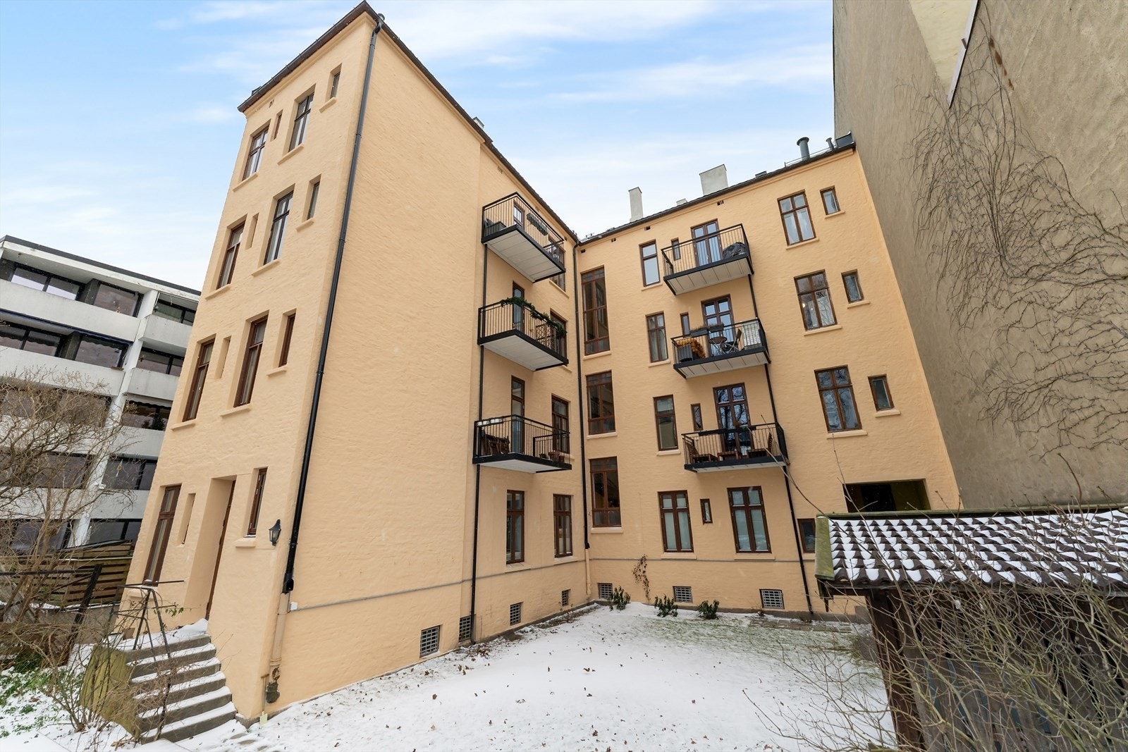 Bygården er velholdt og det er utført blant annet oppussing av fasader, rehabilitering av piper, satt inn branndører i kjeller og malt vinduer utvendig. Galleribilde