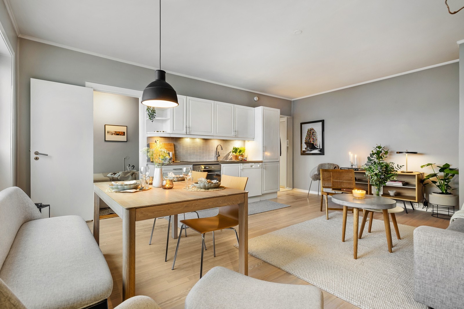 Stue mot kjøkken Galleribilde