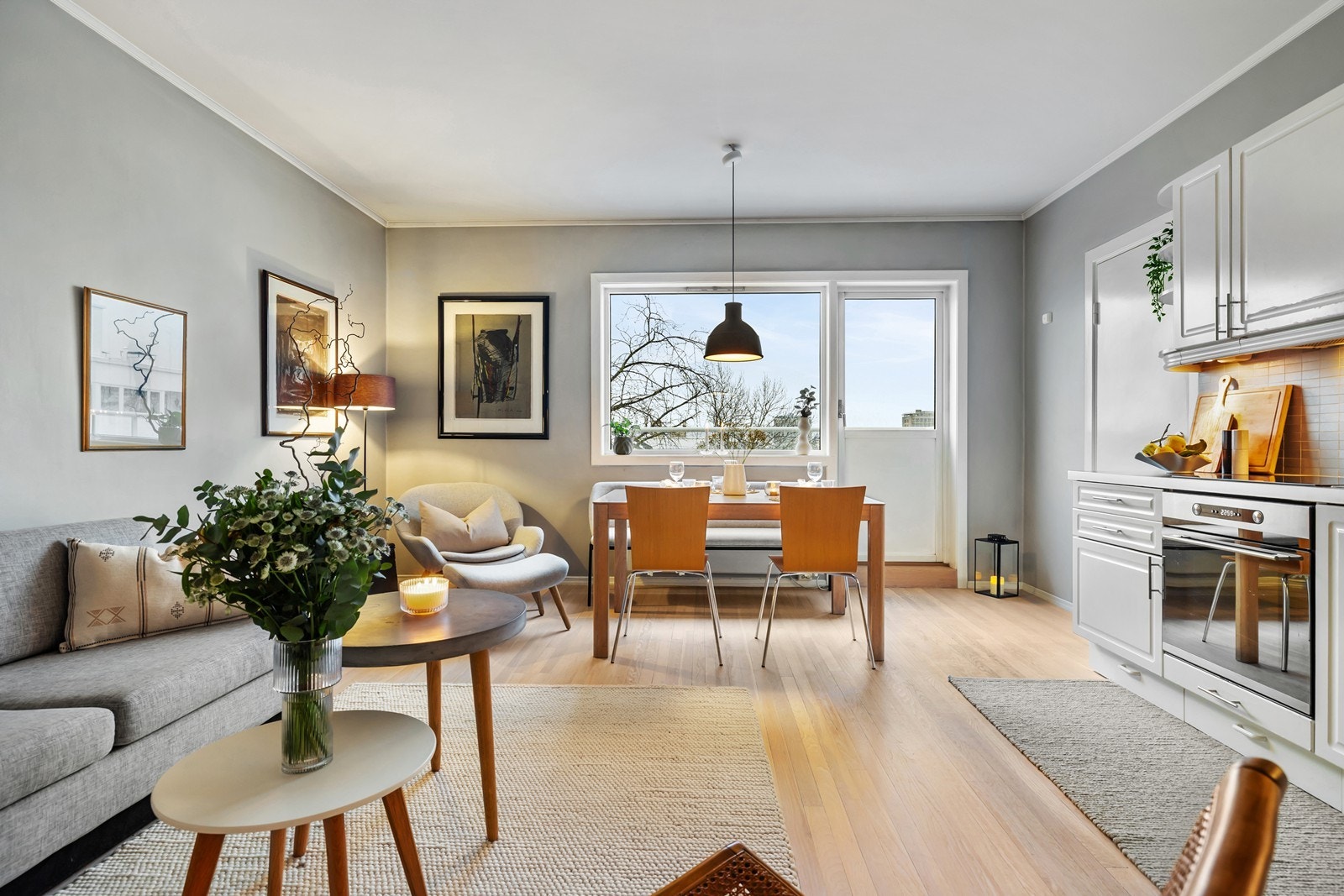 Stue mot spiseplass Galleribilde