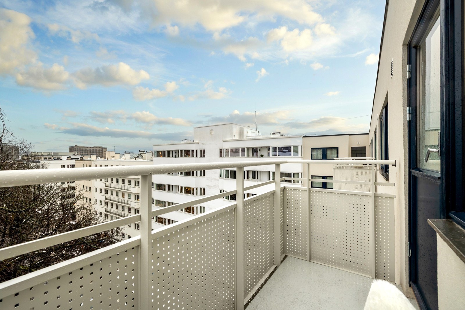 Balkong mot syd. Både balkonger og fasaden ble rehabilitert i 2023 Galleribilde