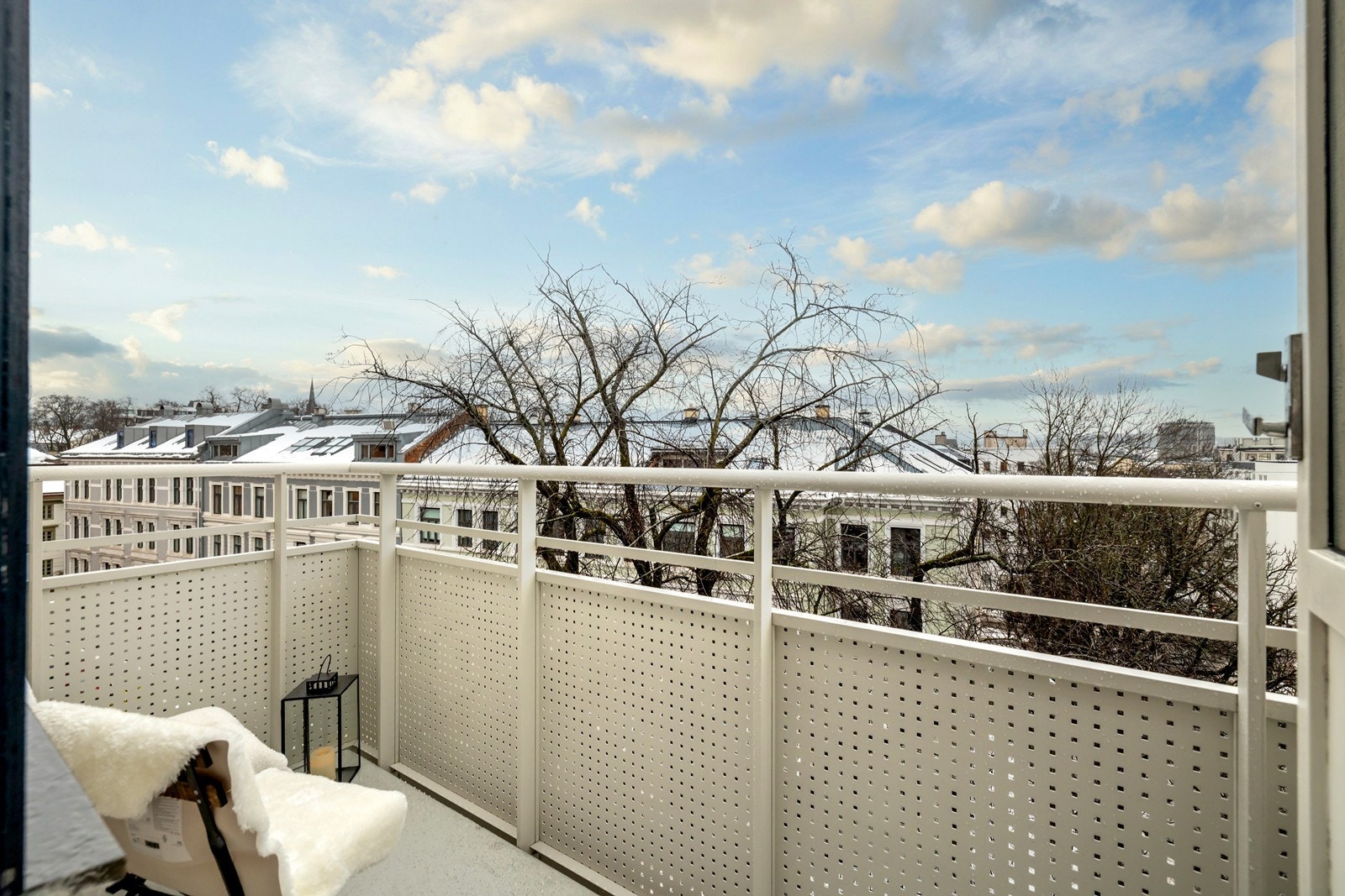 Balkong mot øst. Sol fra soloppgang Galleribilde