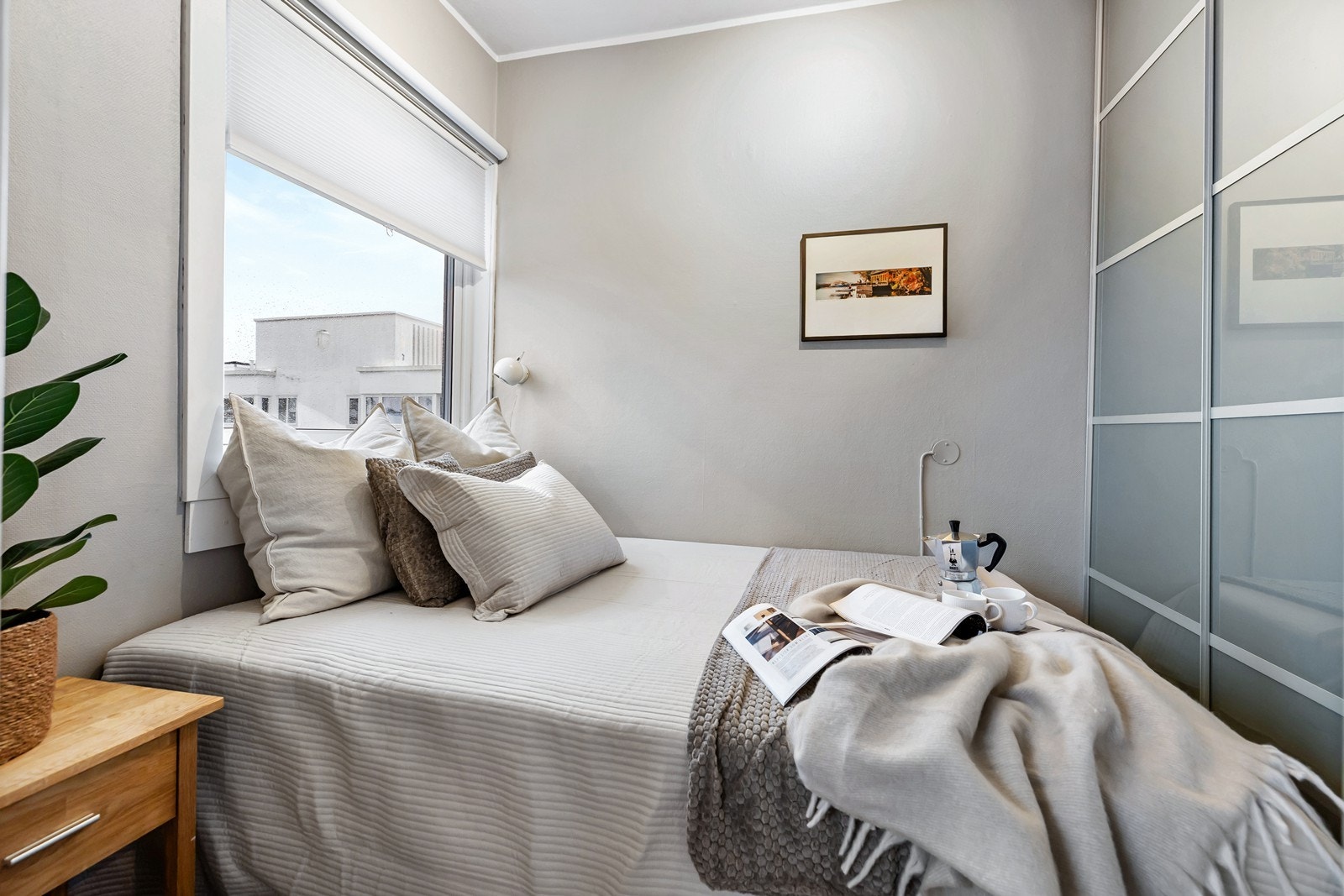 Soverom med skyvedørsgarderobe. Rommet er på ca. 2,0 x 3,1 meter Galleribilde