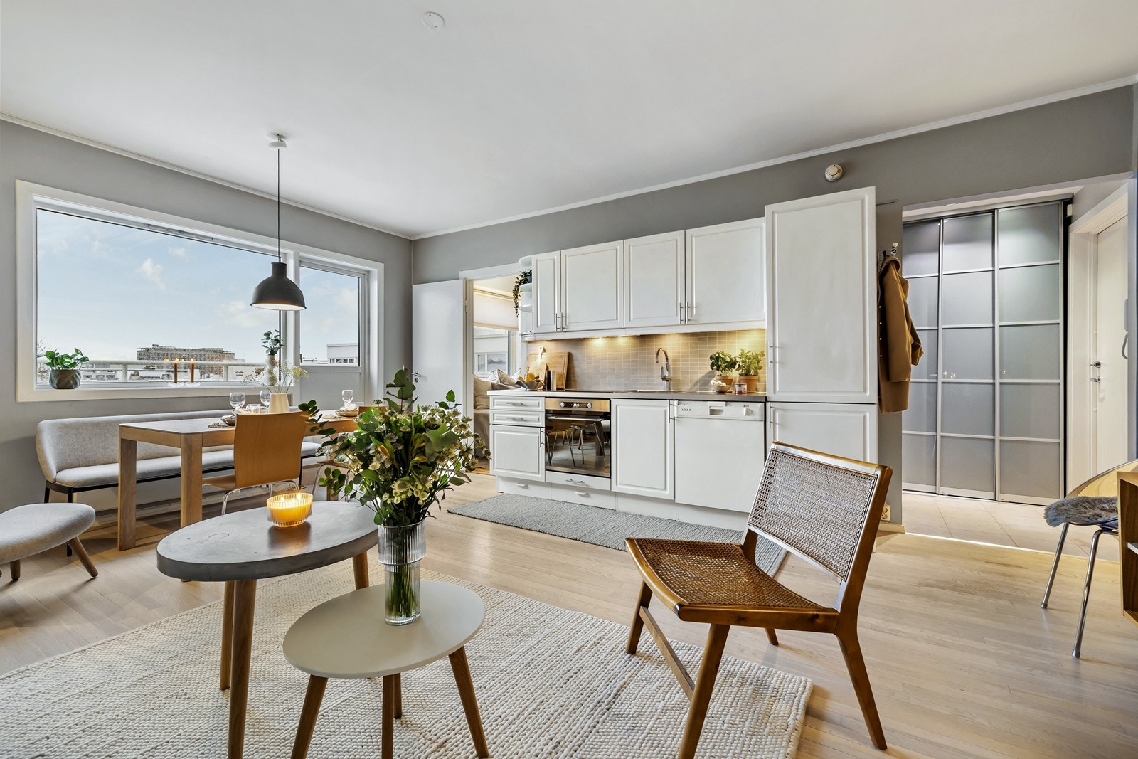 Stue mot kjøkken Galleribilde