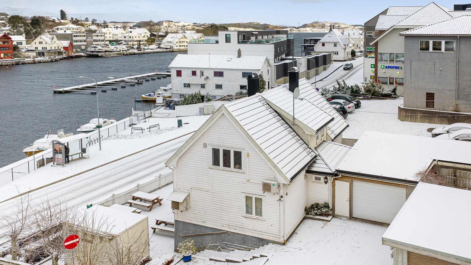 Fra eiendommen har du flott utsikt mot havnebassenget Galleribilde