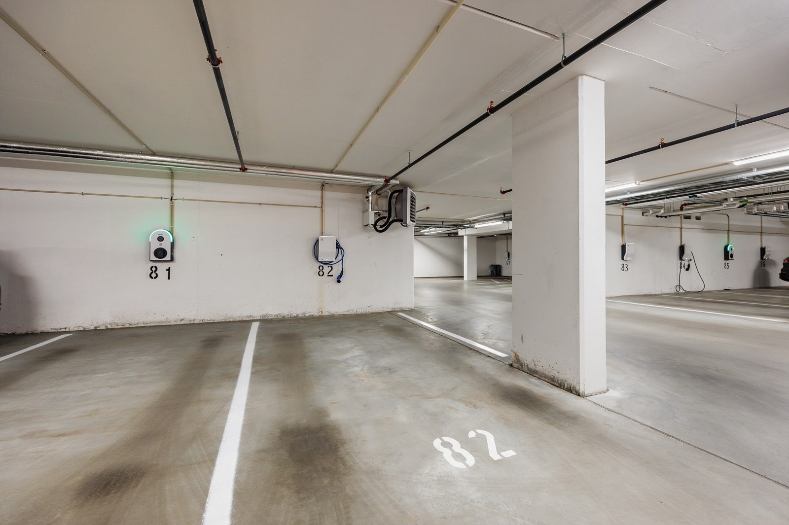 - Garasjeplass med el-bil lader medfølger leiligheten - Galleribilde