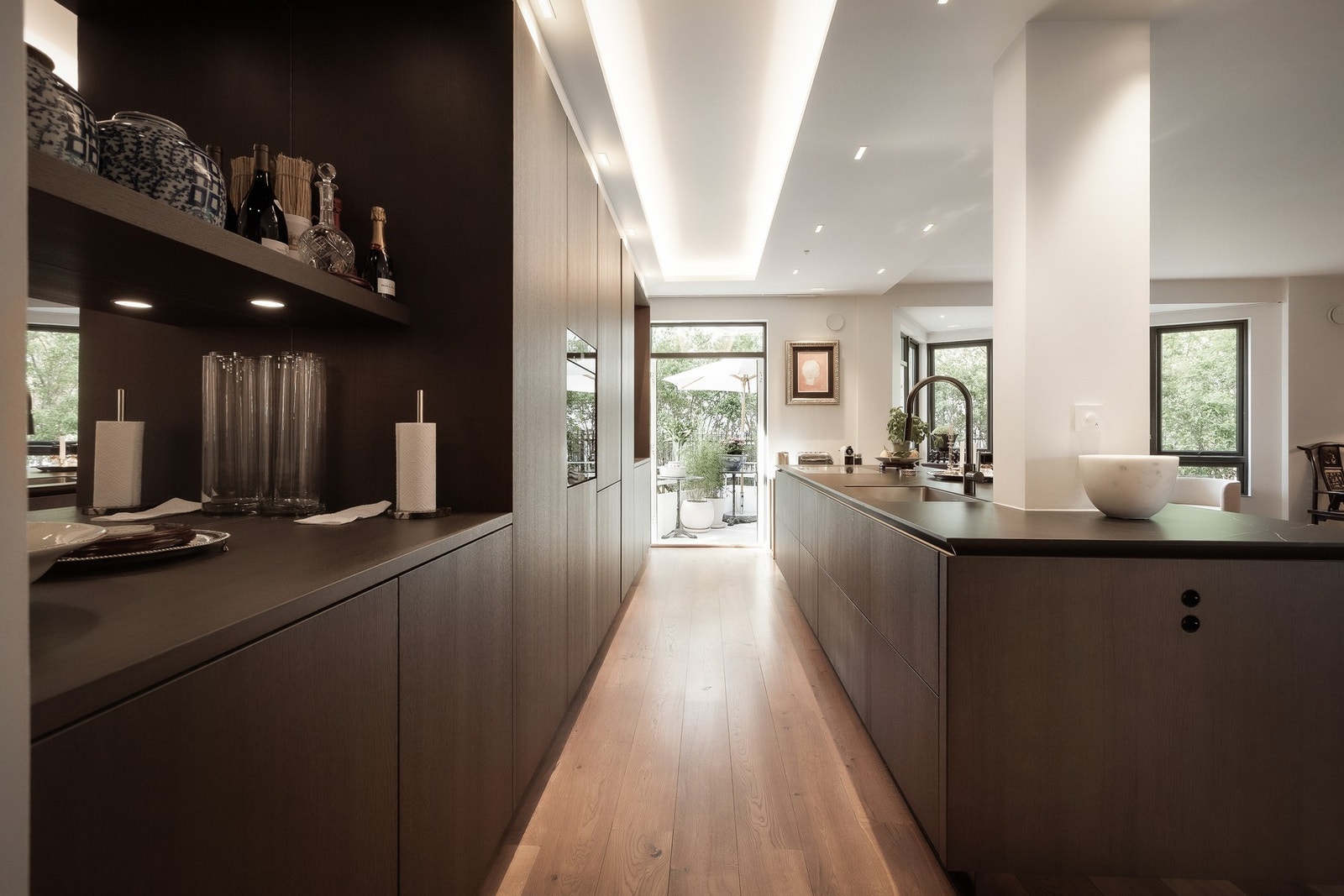 Eksklusivt kjøkken fra SieMatic. Godt med skap- og benkeplass Galleribilde