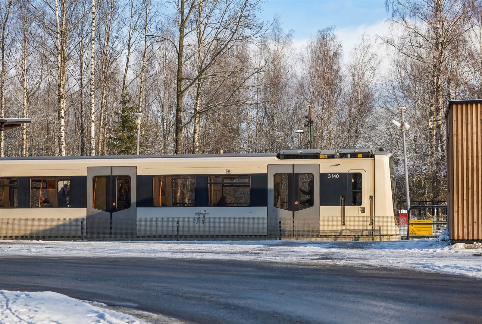 Østerås stasjon ligger kun noen minutters gange fra leiligheten i Eiksveien 59 Galleribilde