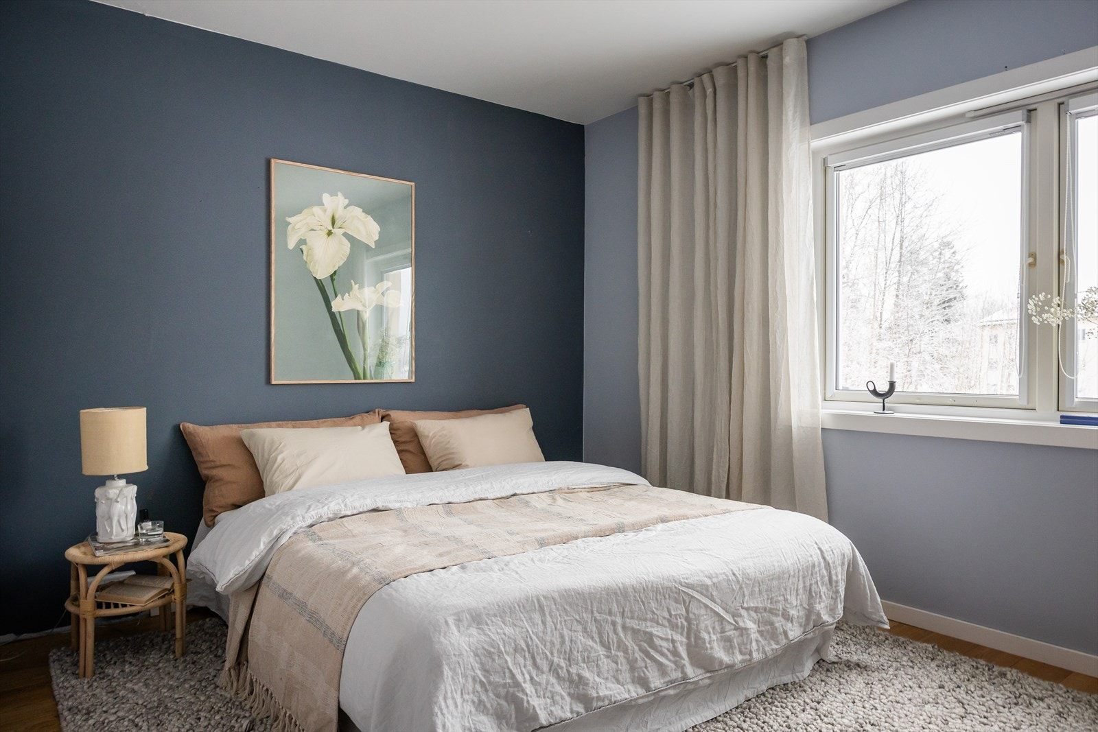 Leiligheten har totalt 3 fine soverom, alle vendt mot nordvest. Galleribilde