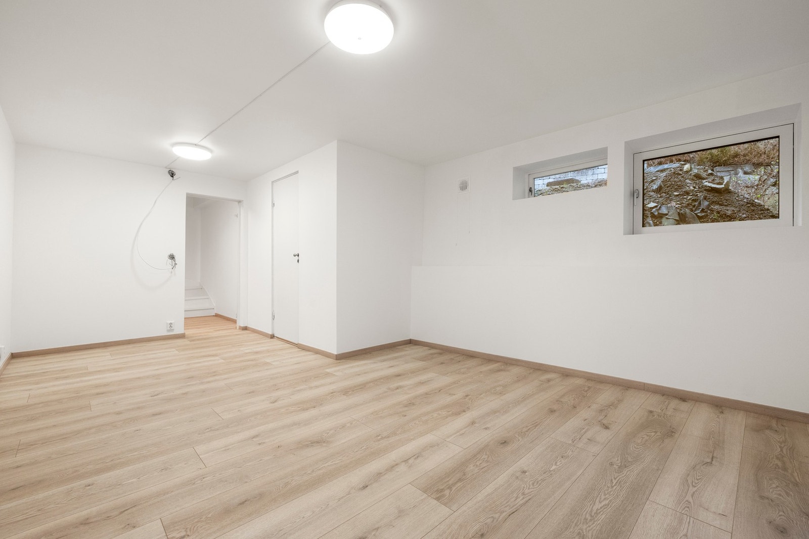 Det gjøres oppmerksom på at rommene ikke er godkjent for varig opphold, les mer under "midlertidig brukstillatelse og ferdigattest" Galleribilde