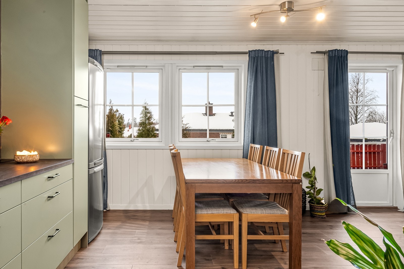 Det er plass til et forholdsvis stort spisebord Galleribilde