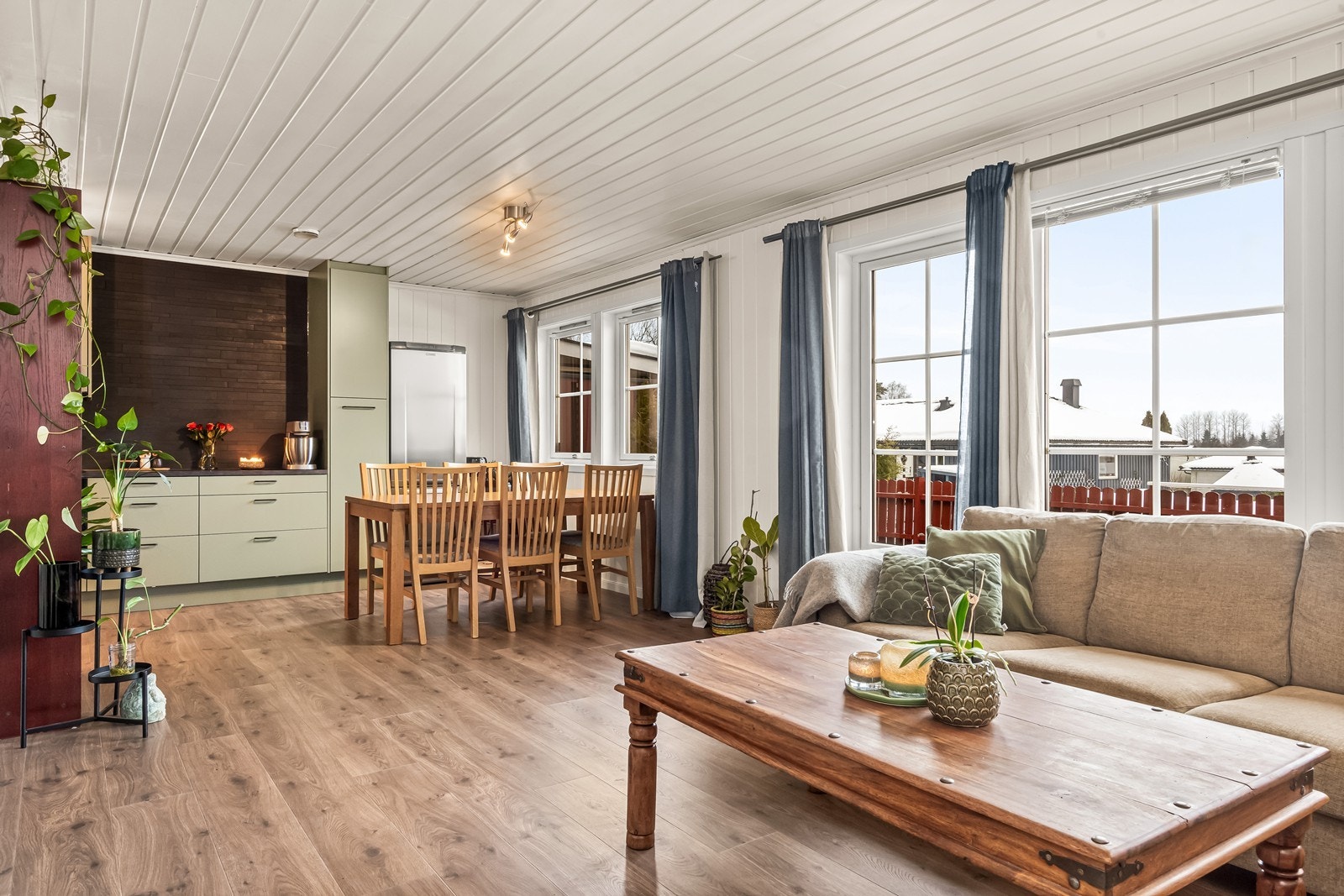 Det er også god plass til spisebord Galleribilde