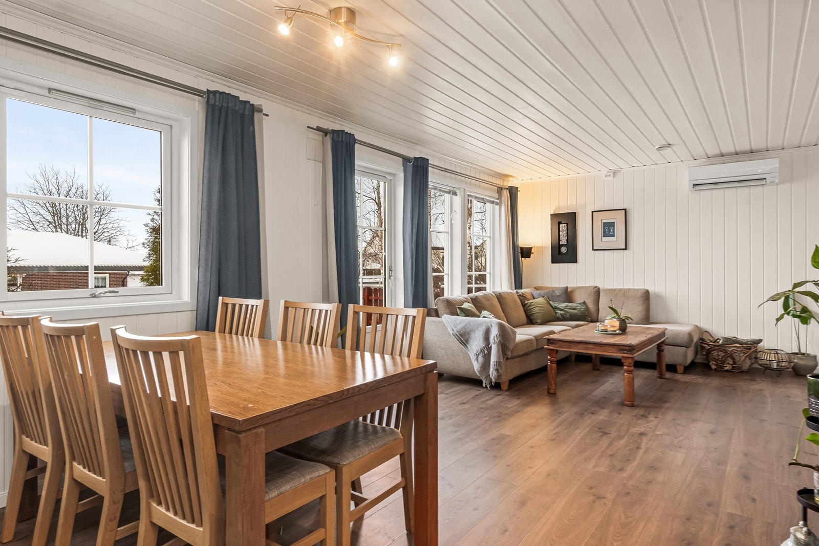 Fra stuen er det utgang til terrasse på ca. 30 kvm Galleribilde