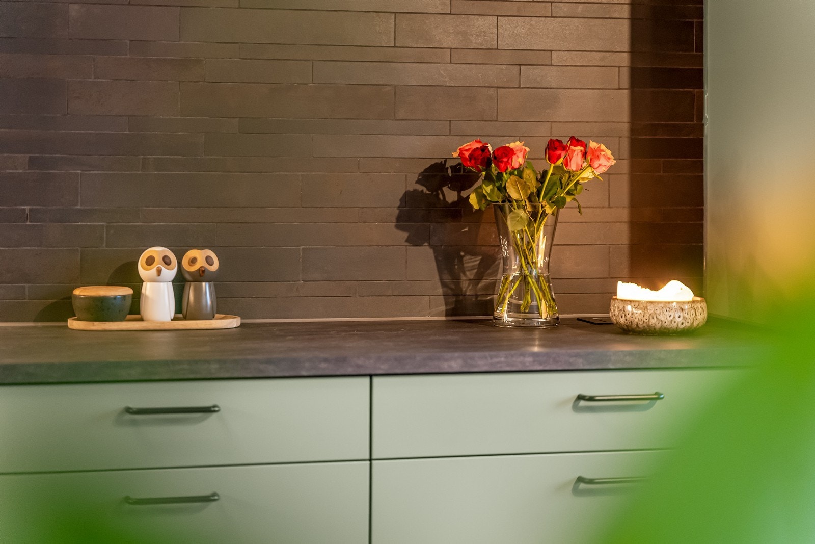 Her har man god benkeplass til baking og matlaging Galleribilde