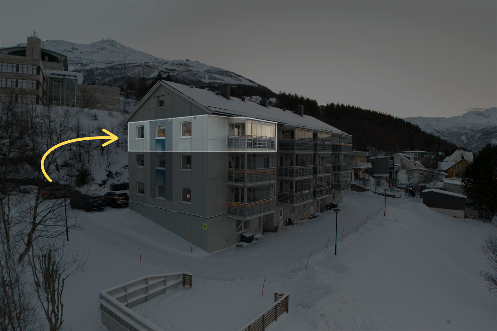 Andelsleilighet beliggende i et veletablert boligstrøk sentralt på Oscarsborg. Leiligheten ligger i 3. etasje. Galleribilde