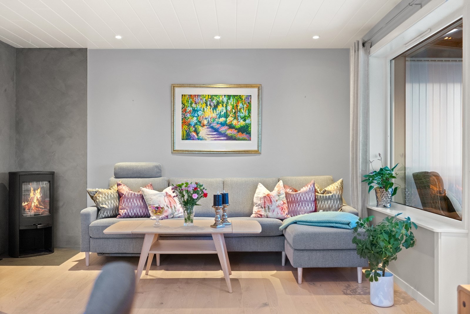 Velkommen til Selsbanes gate 19B: Lys og fin stue med parkett på gulv. Foto: Hanna Kristensen Galleribilde