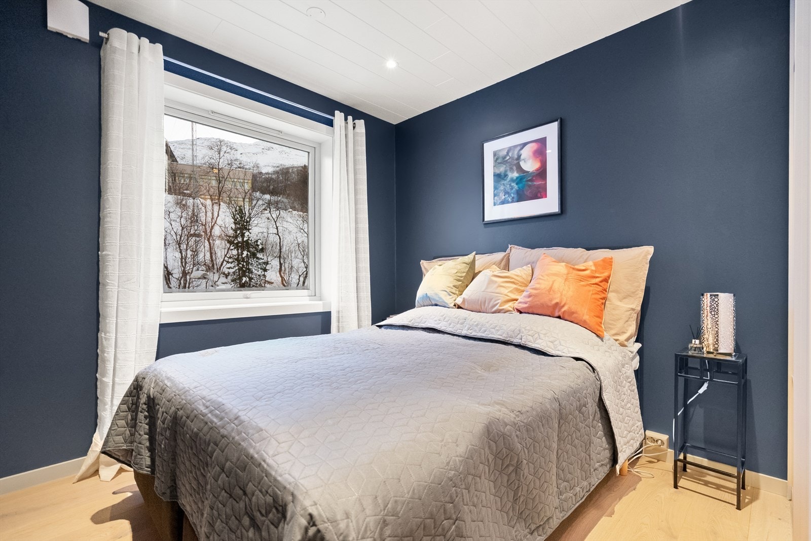 Soverom 2 har god plass til soveromsmøbler. Galleribilde