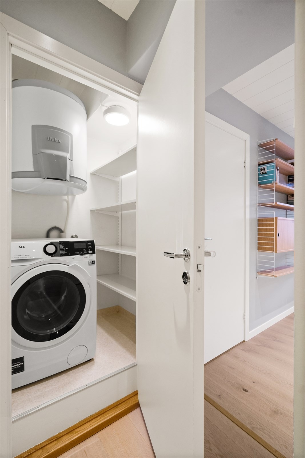 Vaskerom Galleribilde