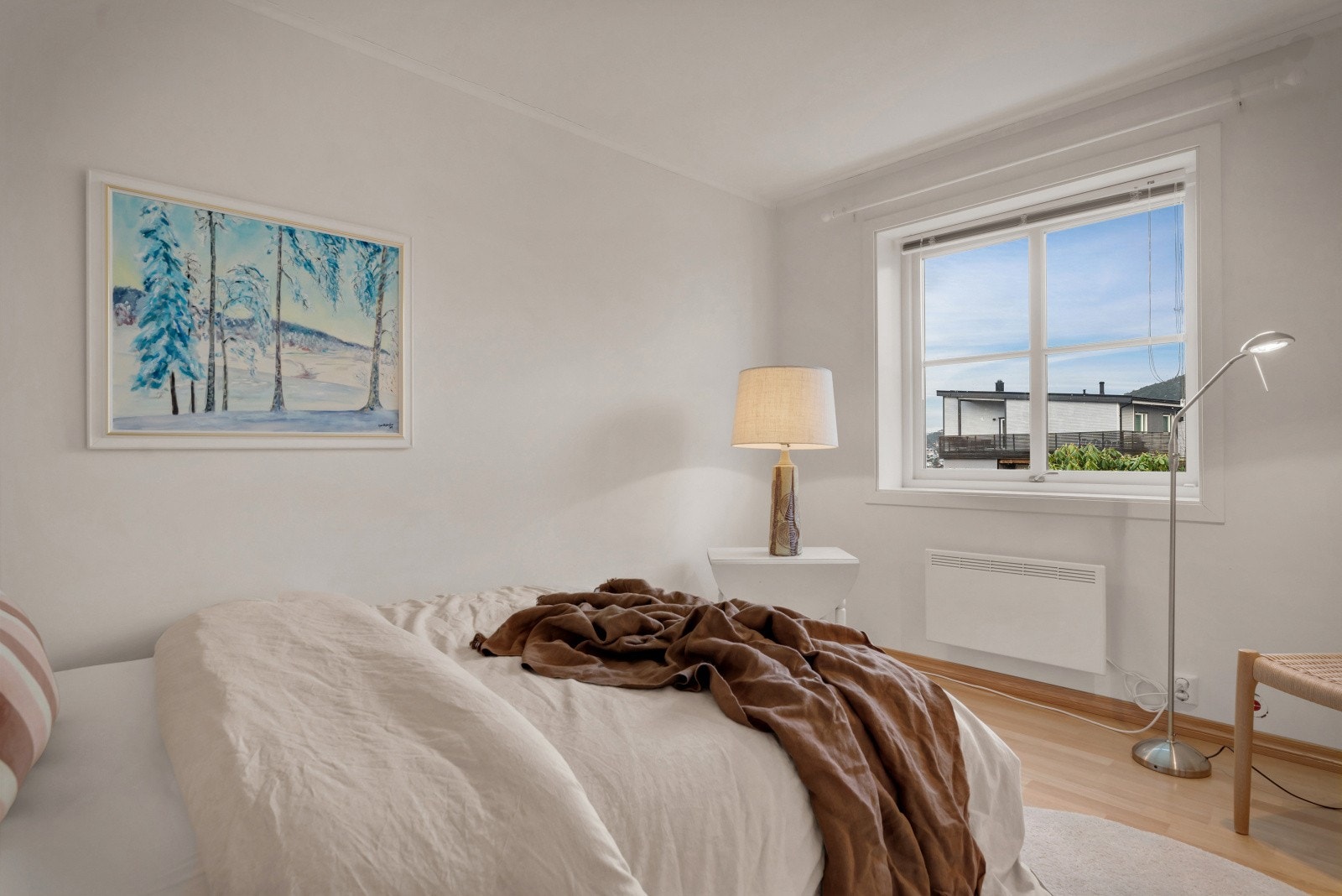 Soverom U-etg er på 9,5 kvm. Også her er det eik parkett og varmekabler Galleribilde