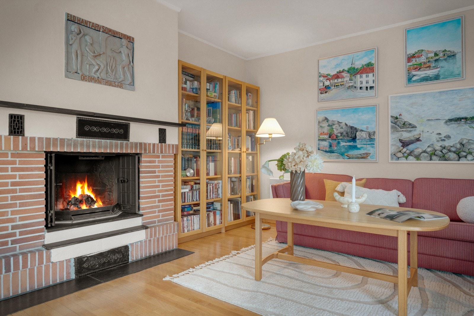 En egen sjarm med bokhylle seksjon Galleribilde