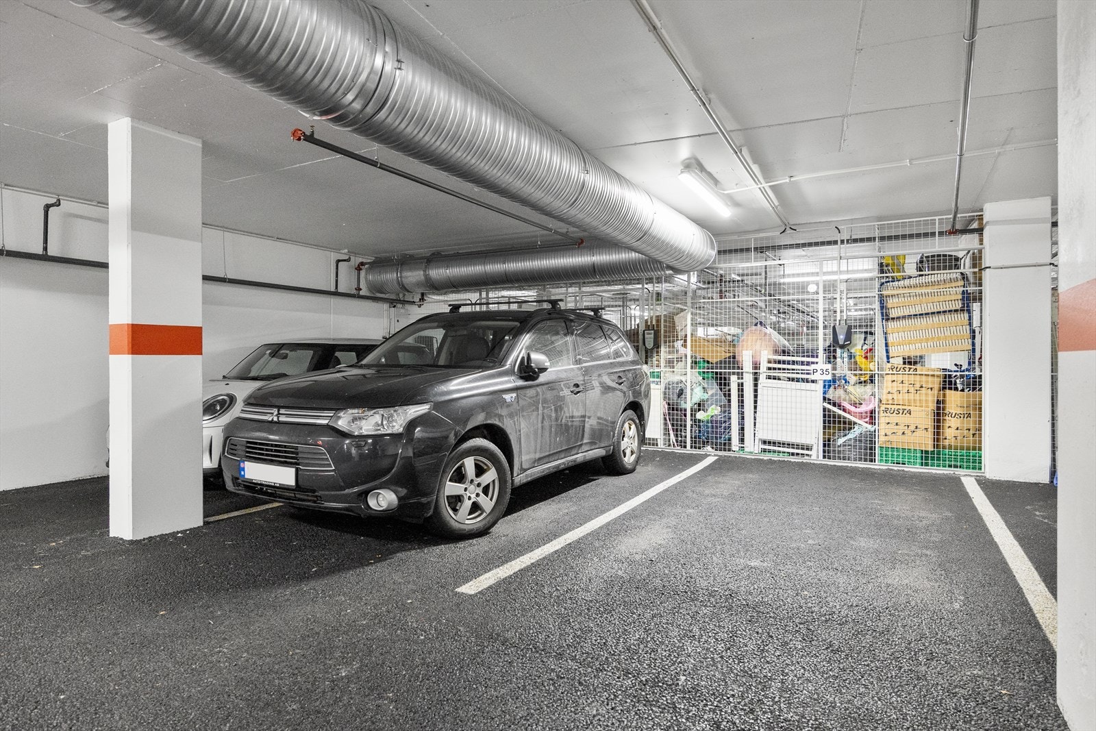 Leiligheten disponerer en fast garasjeplass med el-billader. Galleribilde