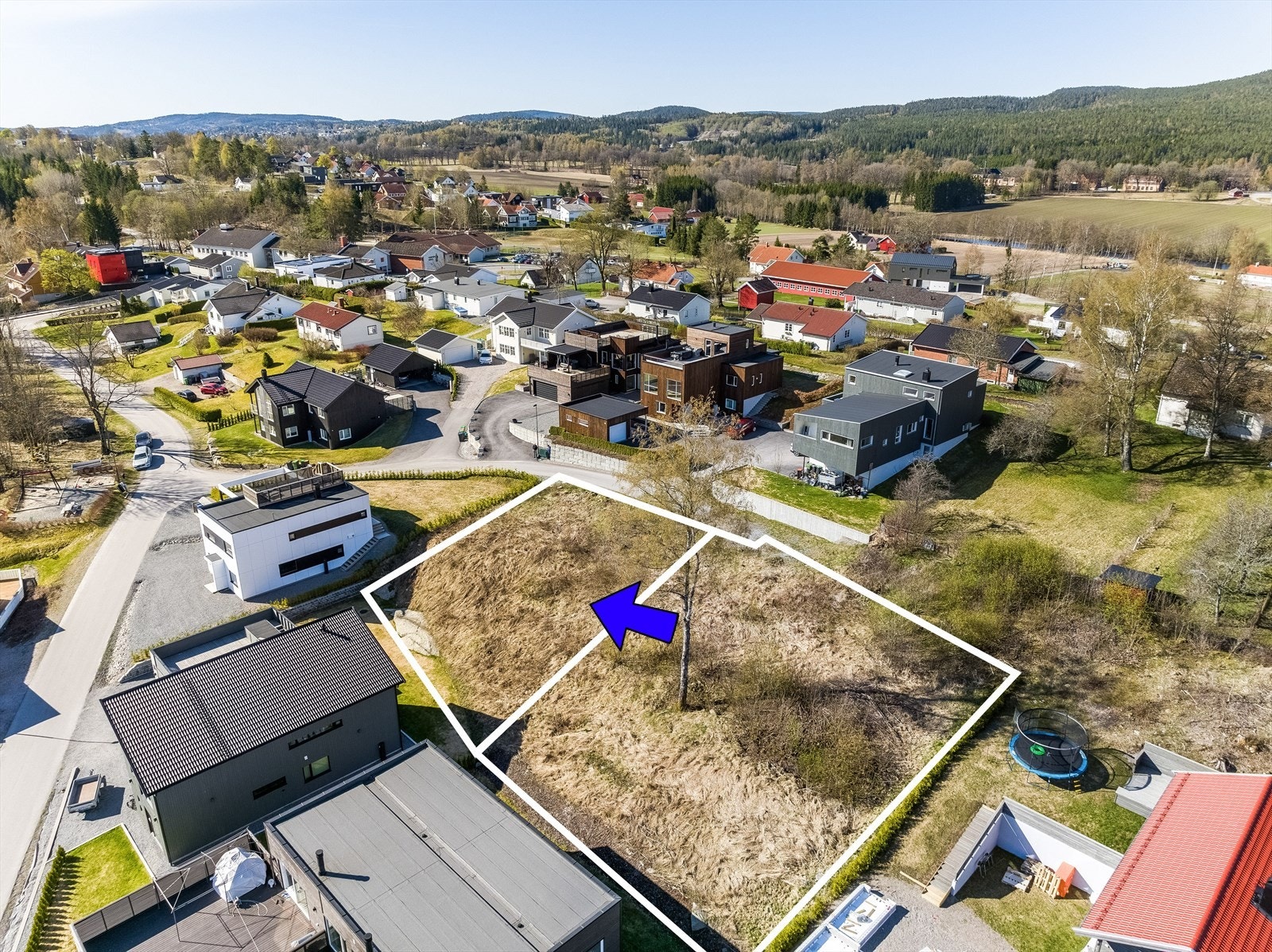 Tomtefeltet ligger flott til på Venstøp i Skien kommune - i idylliske, landlige omgivelser med utsyn mot Skrehelle. Galleribilde