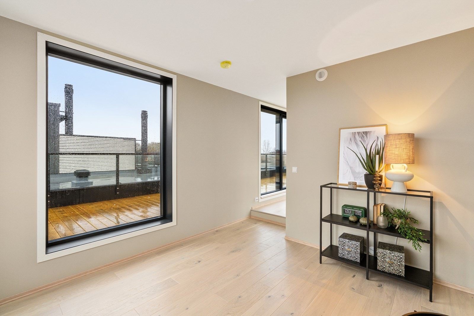 Loftstue med utgang til balkong Galleribilde