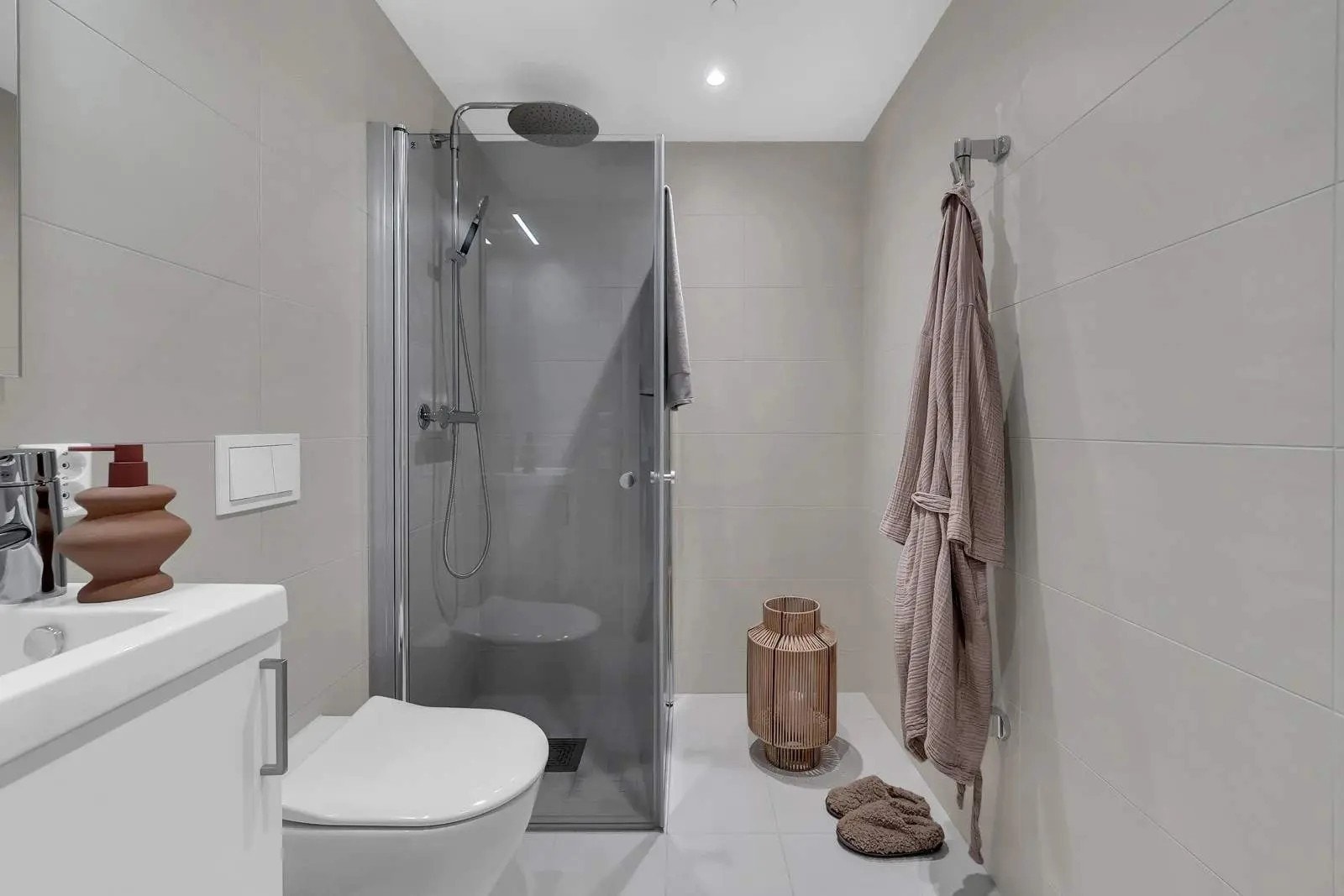 illustrasjonsbilde av bad på hovedsoverom. Galleribilde