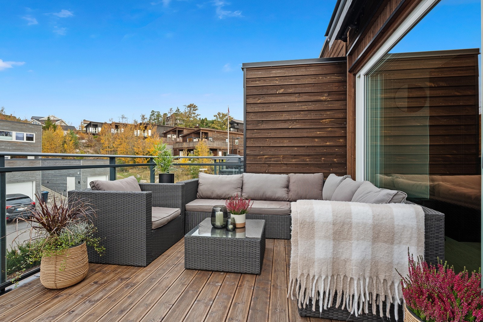 Det er god plass til behagelige utemøbler og grill på terrassen. Galleribilde