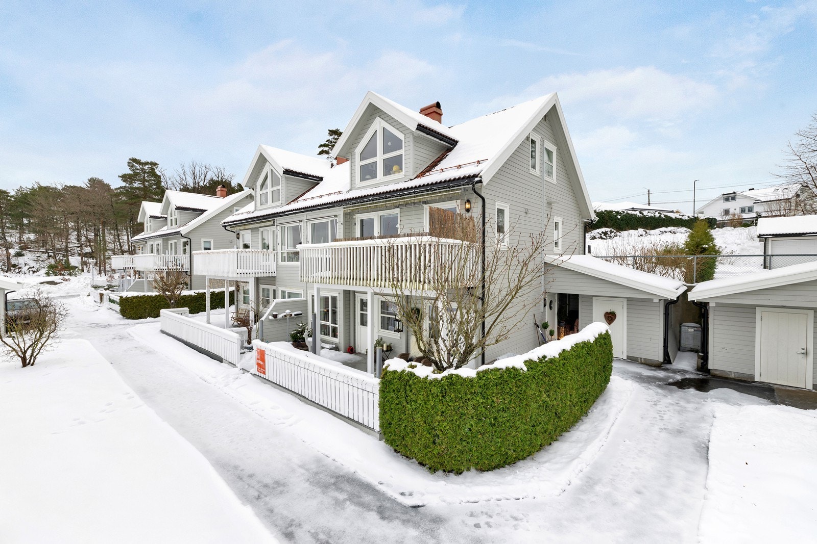 Leiligheten ligger svært godt til i Trolldalstunet med svært gode solforhold. Det er trappefri adkomst til leiligheten. Galleribilde