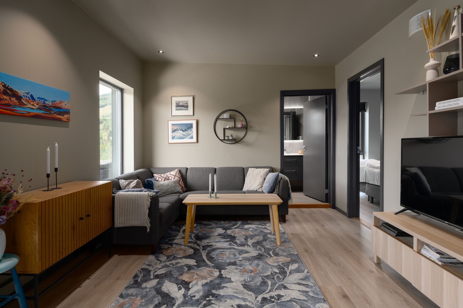 Koselig tv-stue i tredjeetasjen. Galleribilde