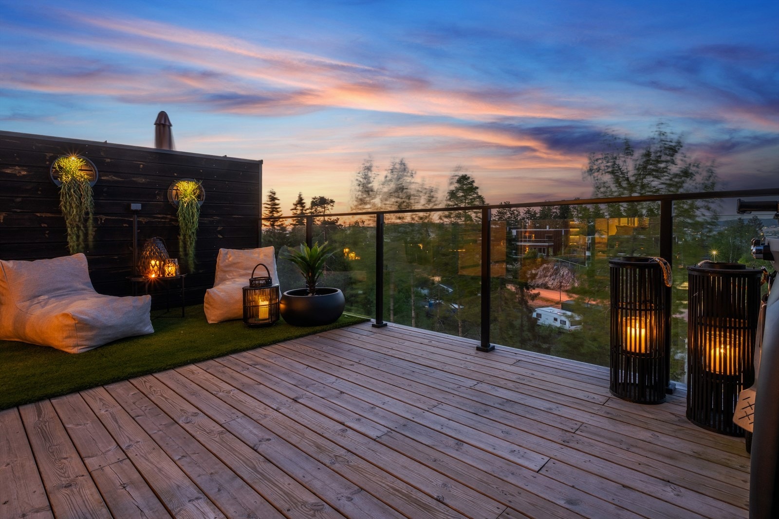 Verandaen har god plass til møblement. Galleribilde