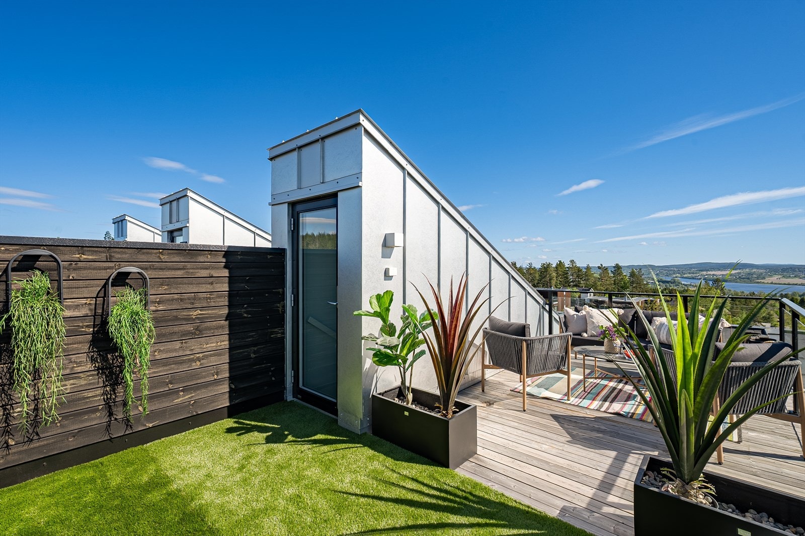 Særdeles flott og tidsriktig rekkehus med soltakterrasse! Galleribilde