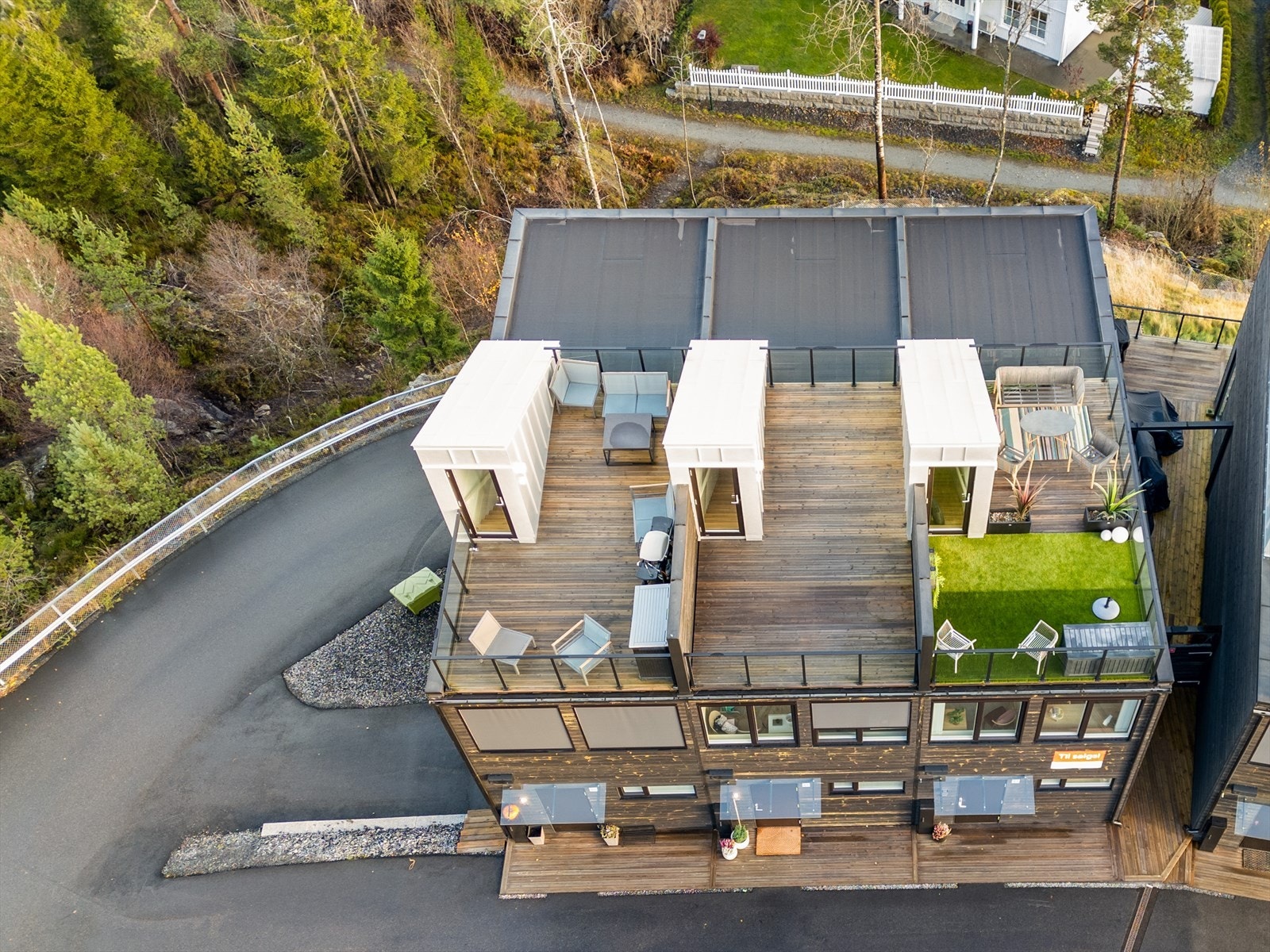 Flott takterrasse med lite innsyn! Galleribilde