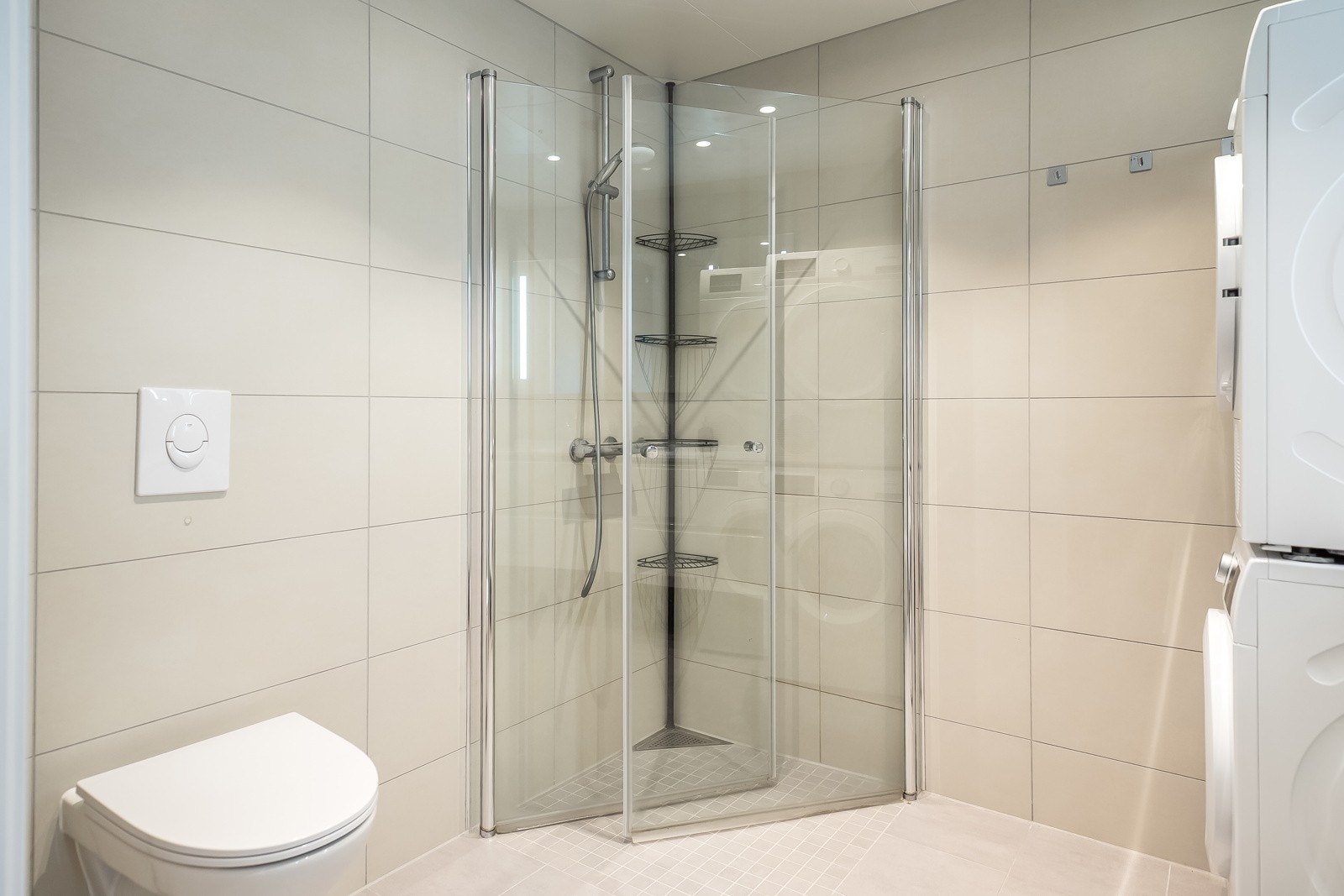 Badet er på 4,5 kvm. og har fått tilstandsgrad 1 iht. takstrapport. Galleribilde