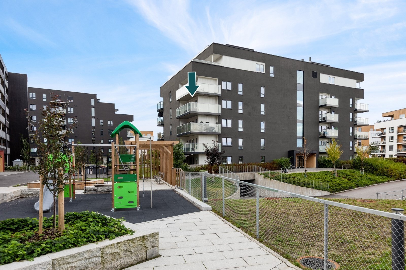 Området er meget attraktivt og herifra er det gangsavstand til Jessheim storsenter, Tog- og busstasjon samt Nordbytjernet. Galleribilde