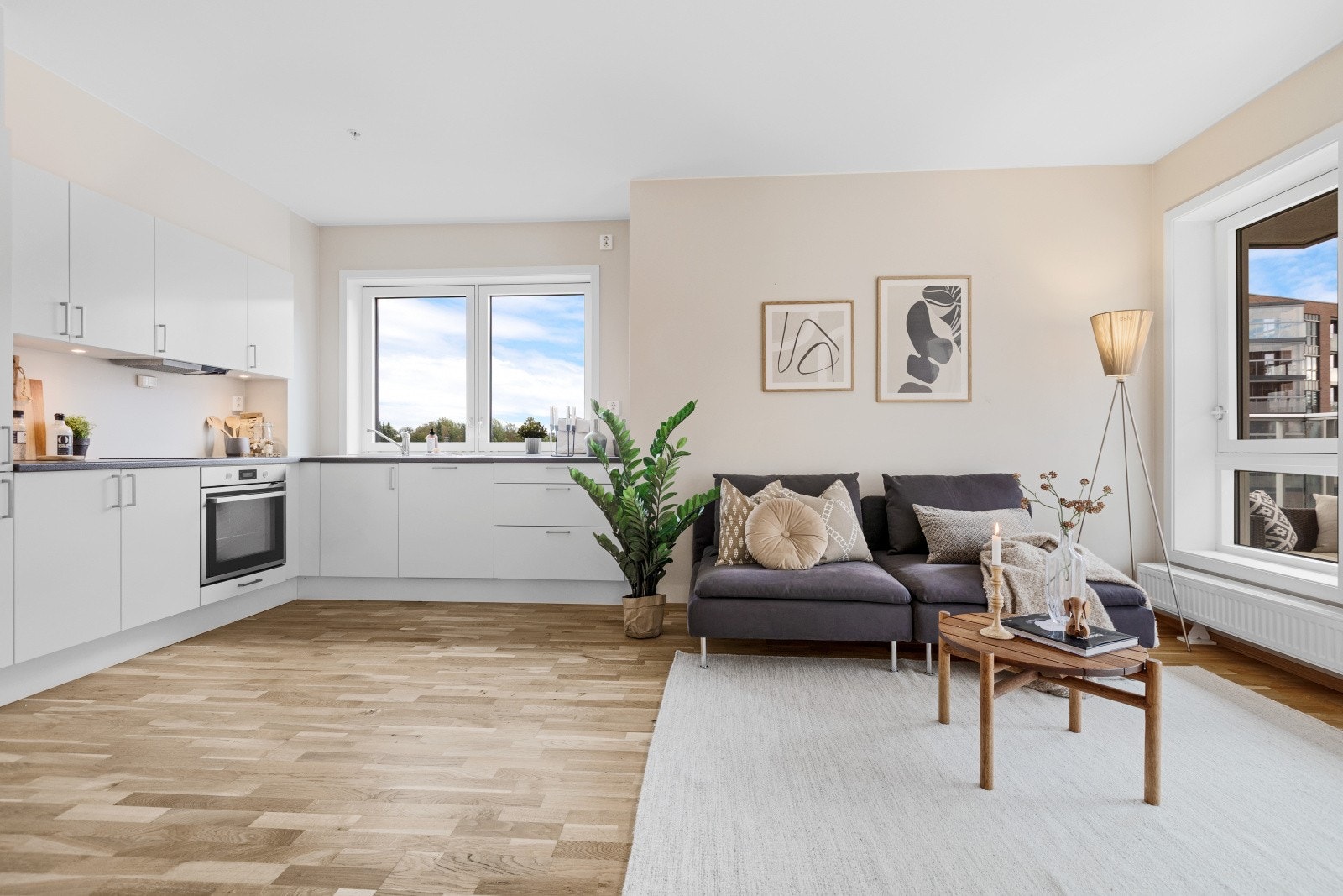 Leiligheten varmes opp med fjernvarme via radiatorer. Galleribilde