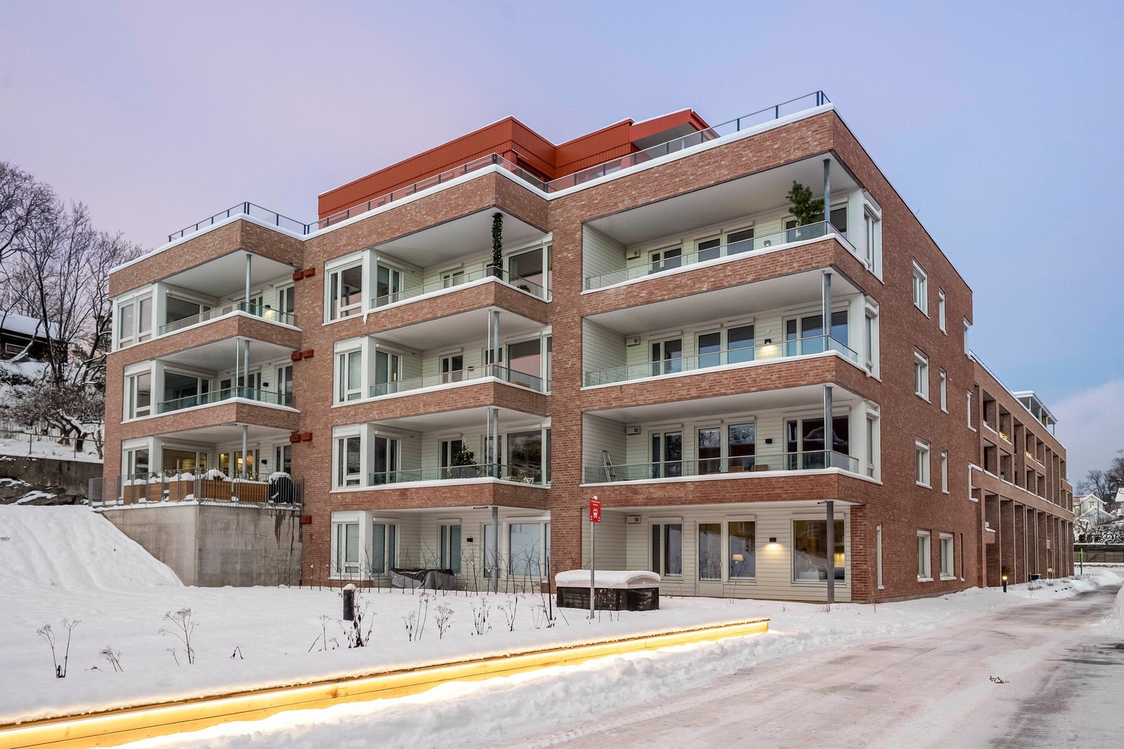 Leiligheten ligger på venstre side i 3. etasje. Galleribilde