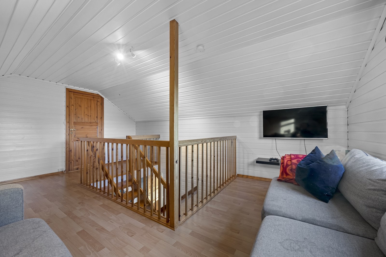 Loftsplan med loftstue og innredet rom (loftsetasjen er ikke omsøkt). Galleribilde