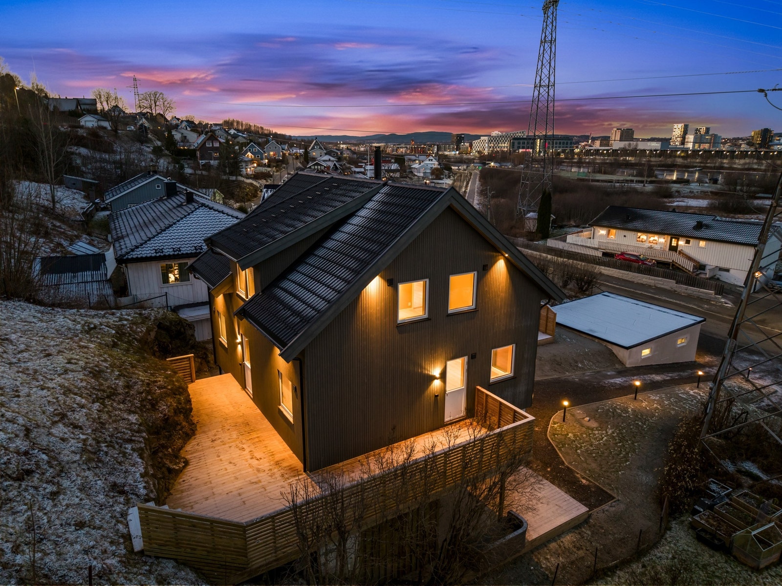 Beliggenheten kombinerer rolige omgivelser med nærhet til byliv og natur. Galleribilde