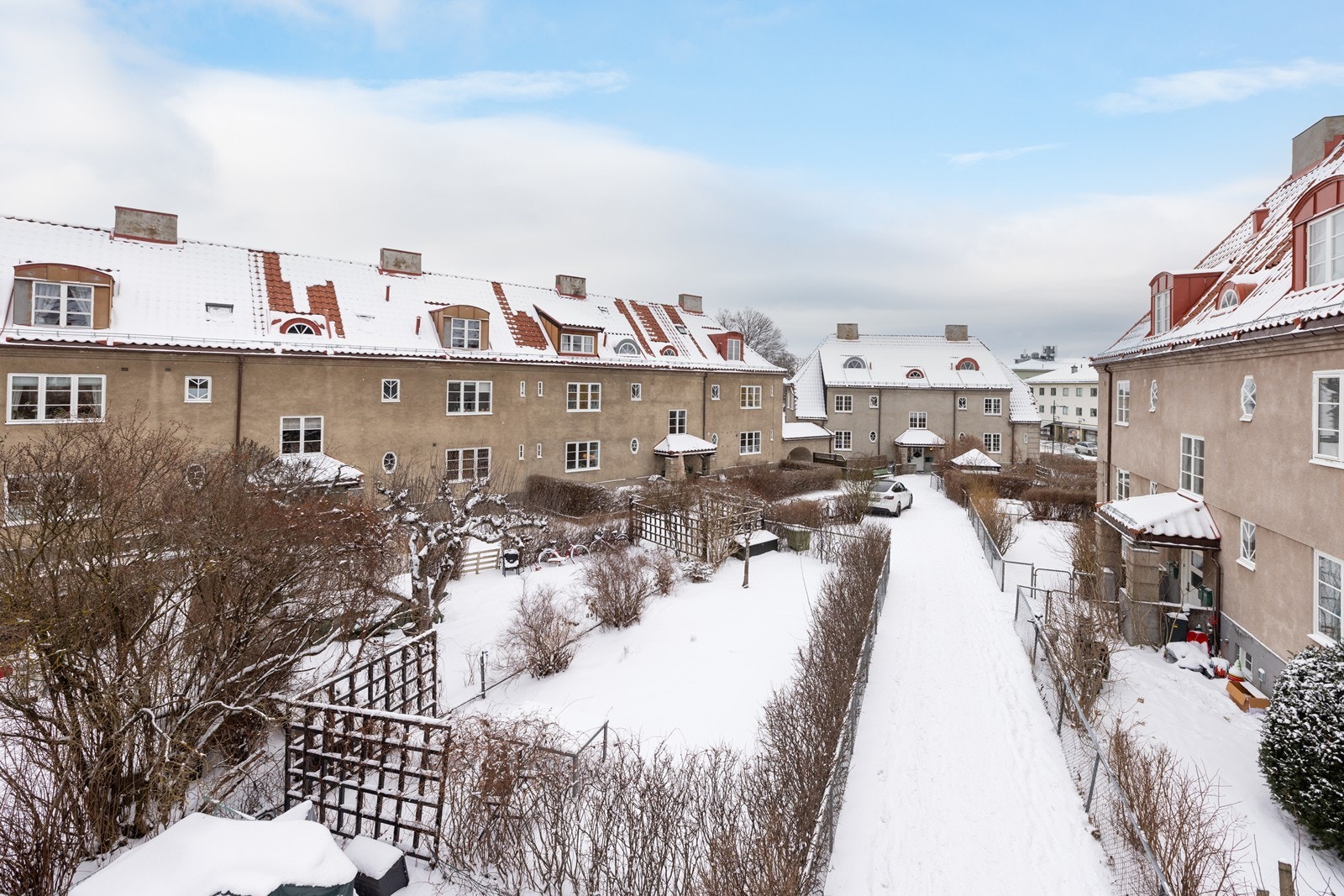 Adkomst fra stikkvei som ligger mot skjermet og barnevennlig tun. Galleribilde