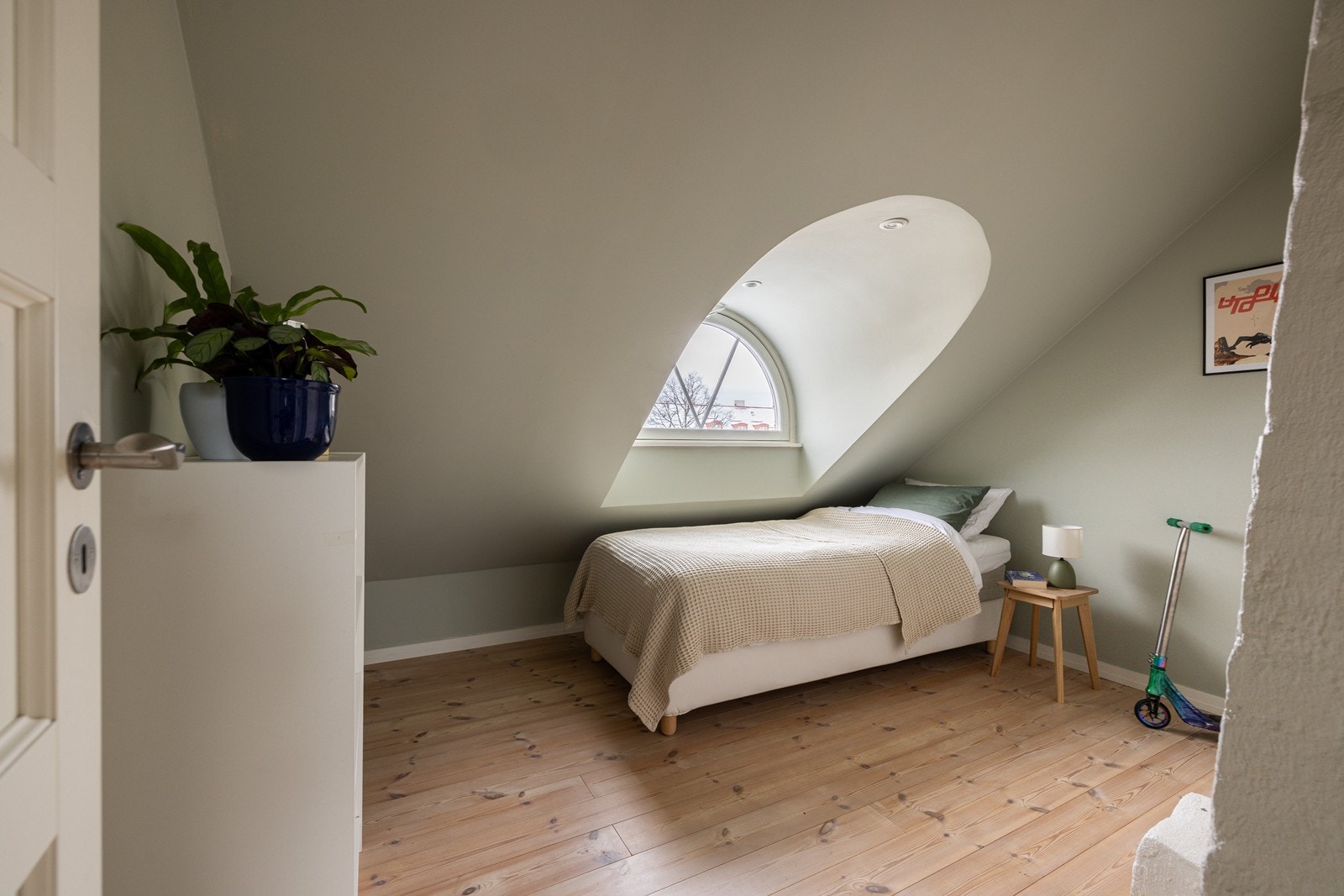 Soverom I loftsetg. Galleribilde