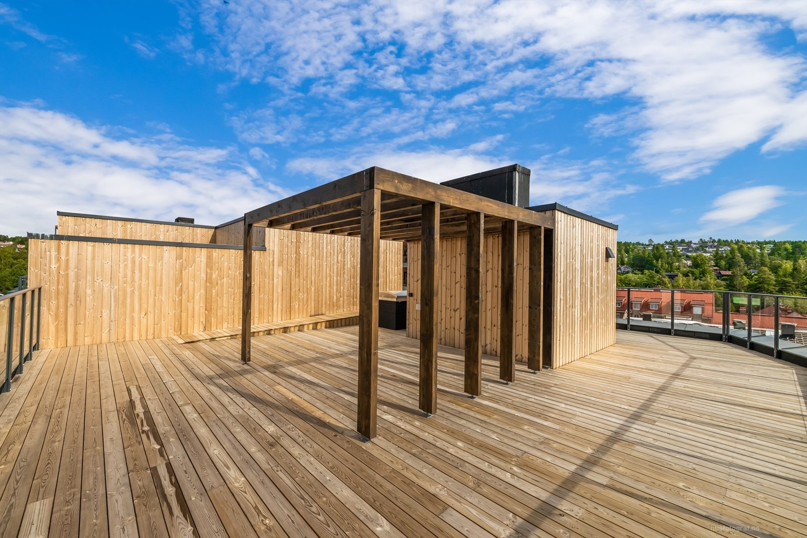 Stor felles takterrasse for felles hygge om sommeren Galleribilde