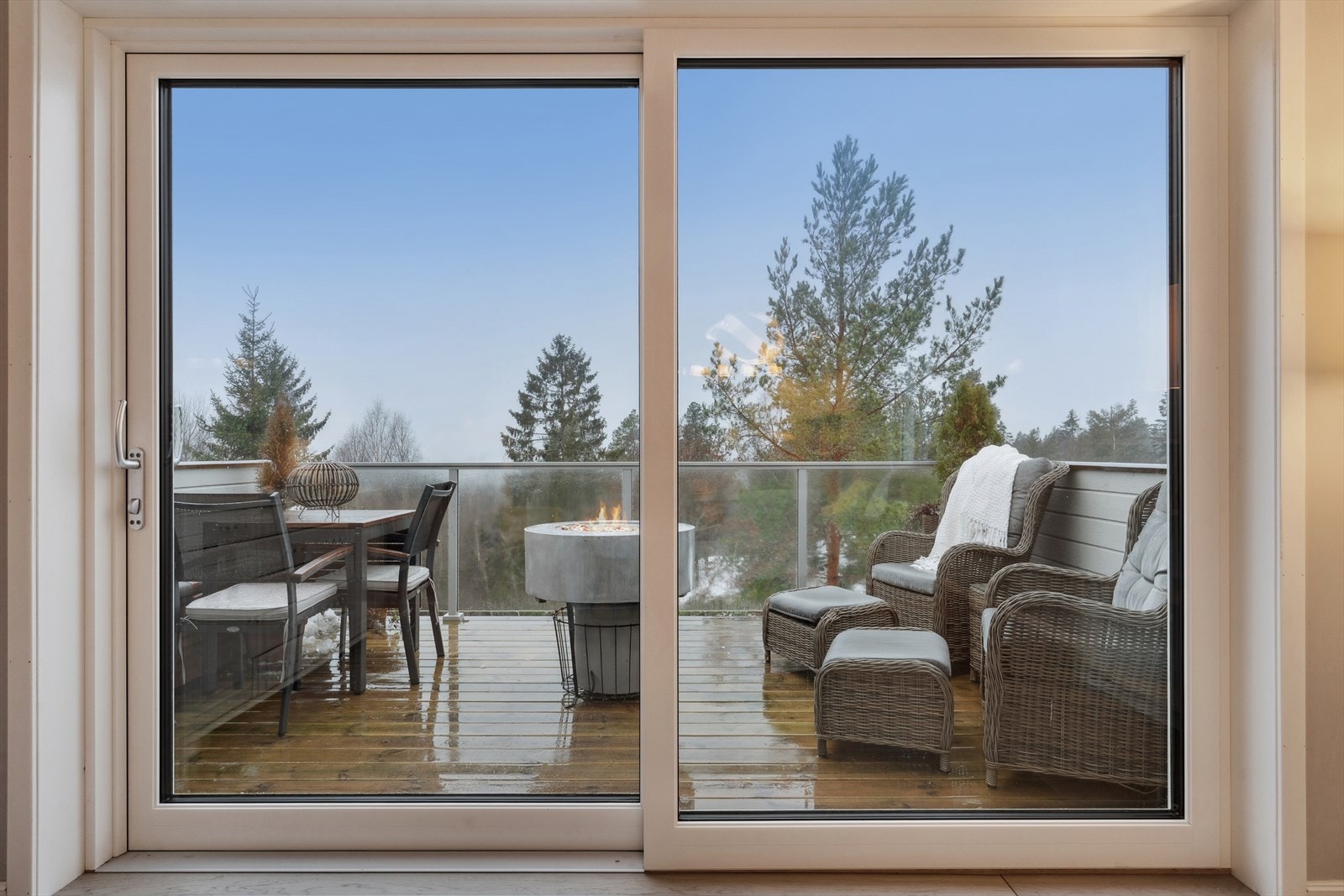 Direkte utgang til solrik balkong uten innsyn. Galleribilde