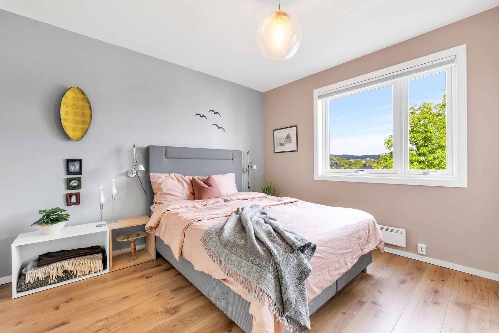 Stort og luftig hovedsoverom på 12,5 kvm. Galleribilde