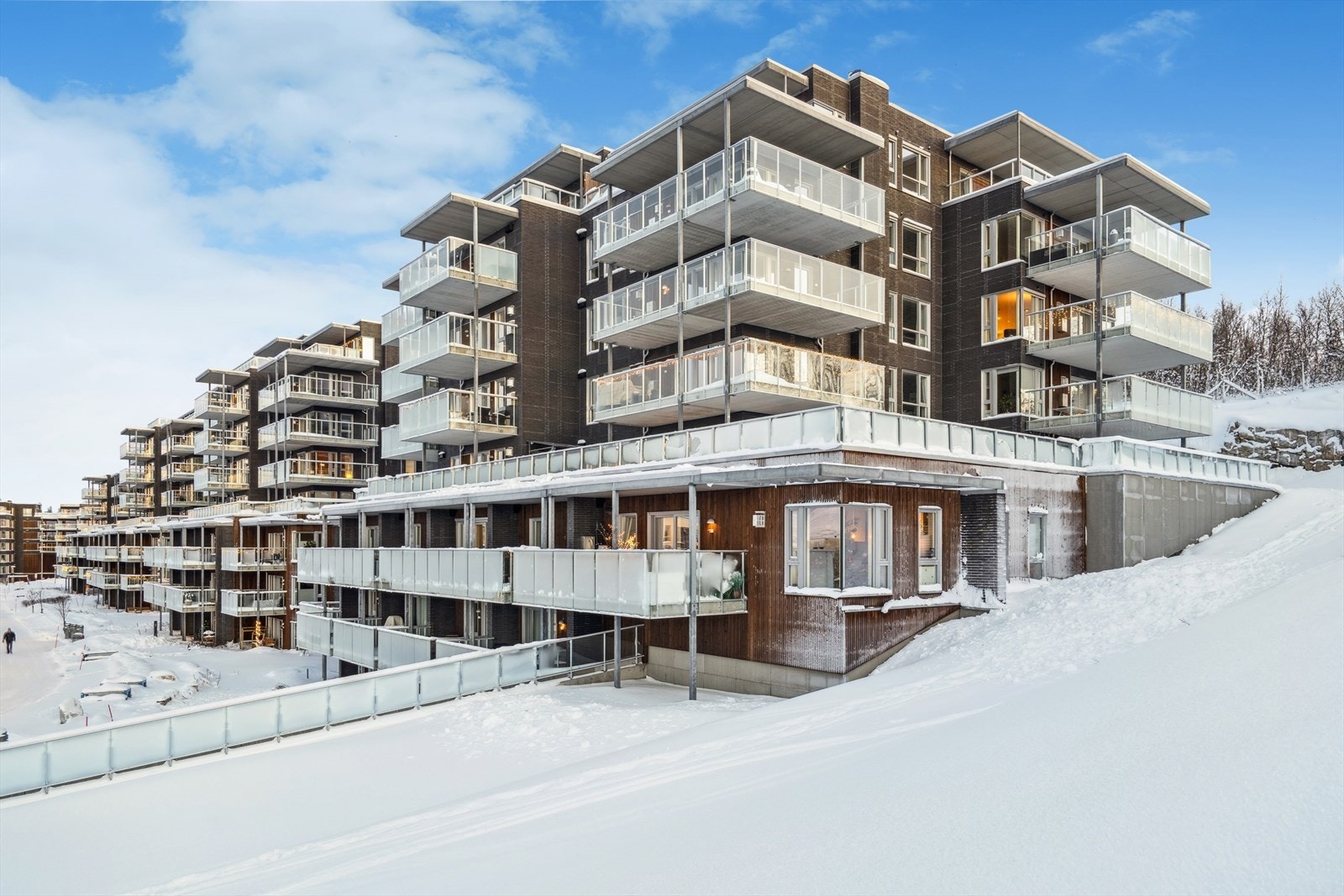 Workinntoppen 26 ligger i et attraktivt boligområde i Tromsø med solrik og sentral beliggenhet. Galleribilde