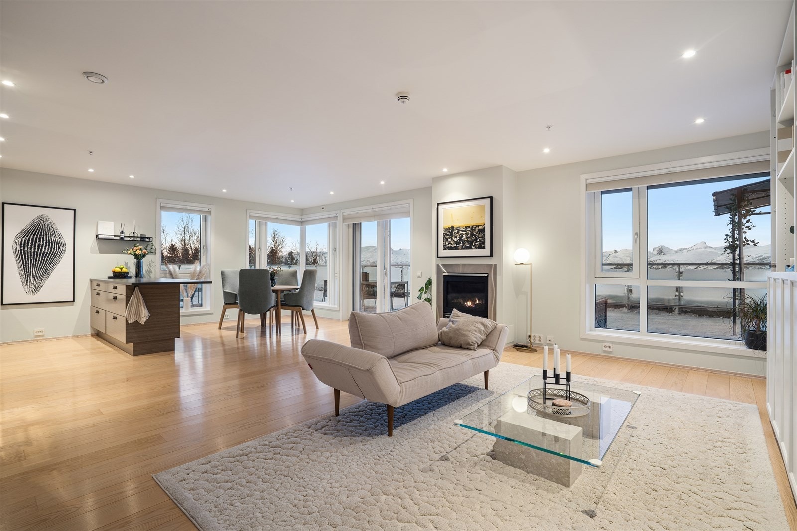 Velkommen til Workinntoppen 26, presentert av Kristian Ytreberg-Eide for DNB Eiendom.
Husk visningspåmelding! Galleribilde