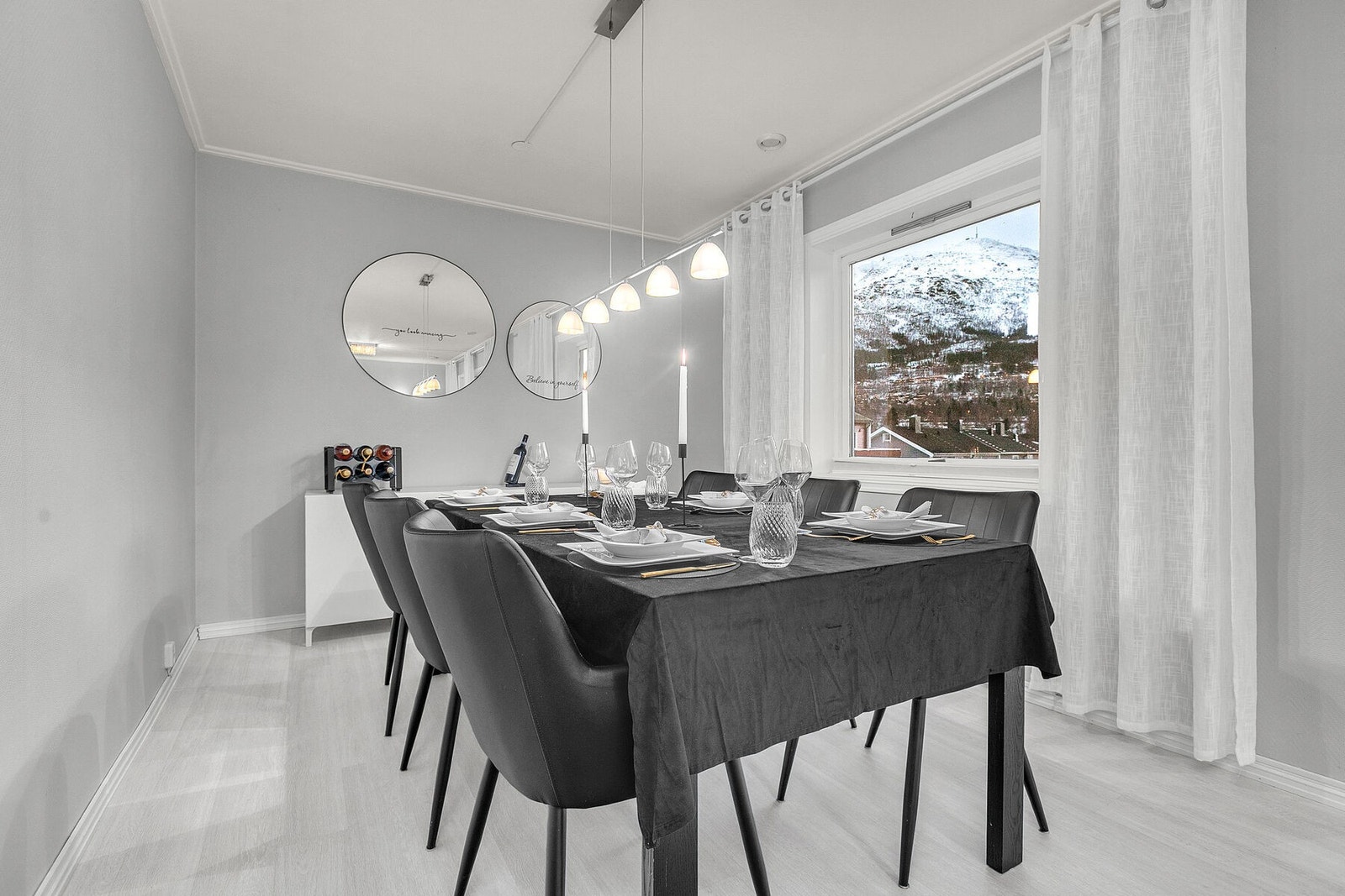 Spiseplass i stuen Galleribilde