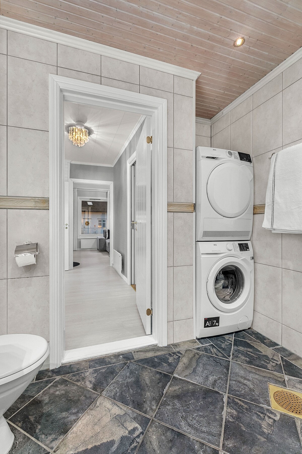 Opplegg for vaskemaskin på bad. Galleribilde