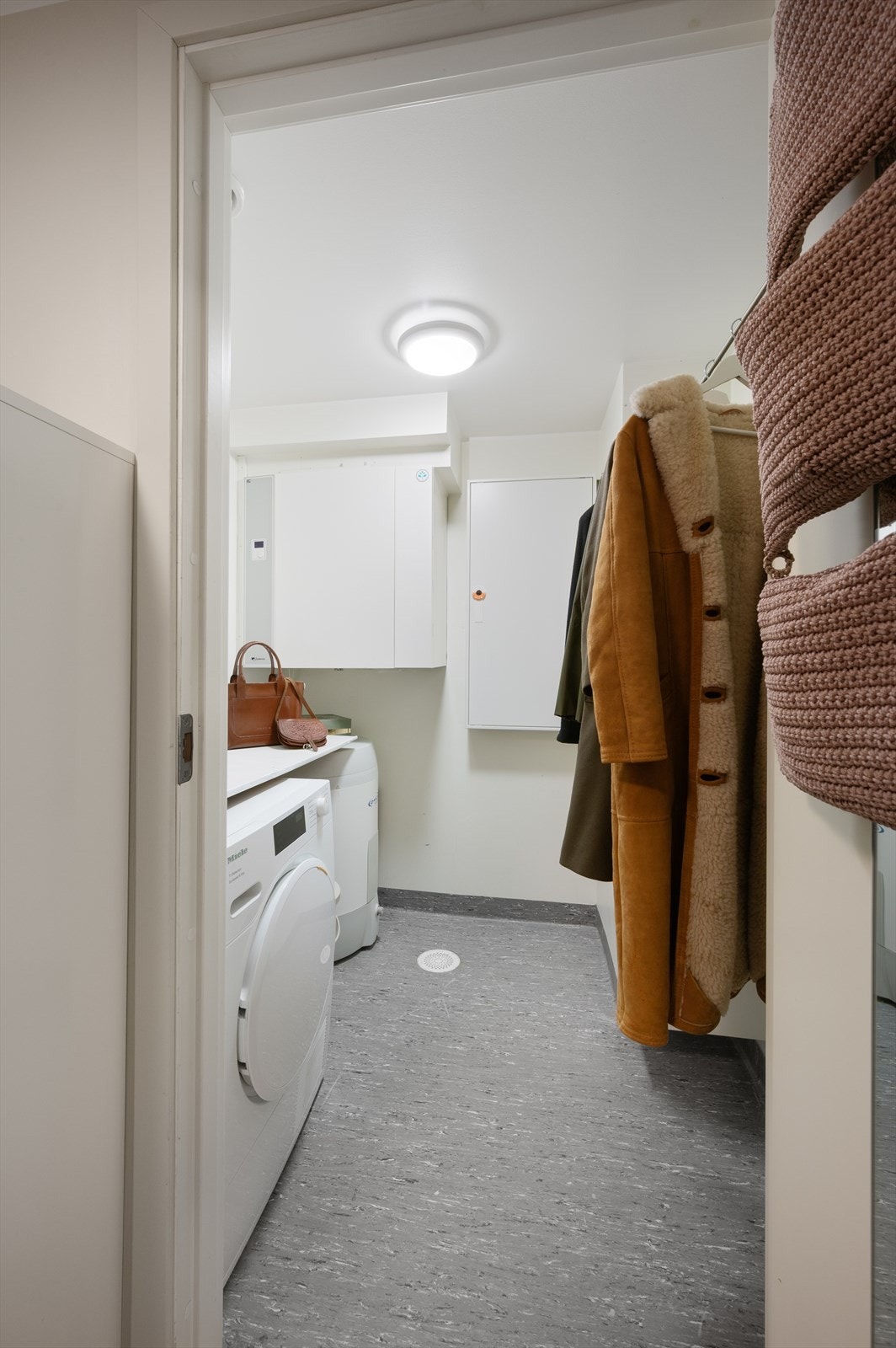 Leiligheten byr også på eget vaskerom/teknisk rom. Galleribilde